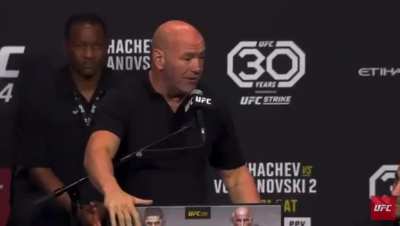Nailed it 🤣 #UFC294 Indian Journalist being trolled by Pakistan Zindabad chants