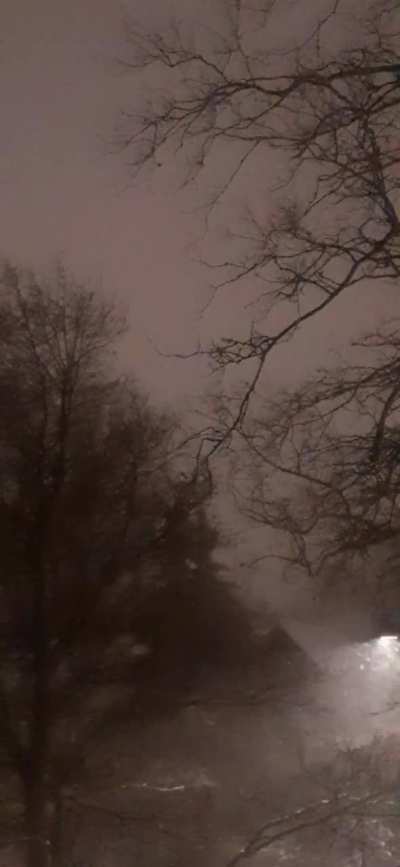 Very gusty Snow and solo winds blowing Tonight.💨💨💨❄❄❄