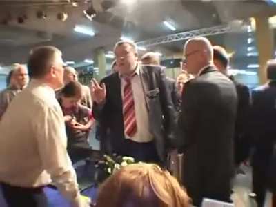 Что за адский пиздец тут происходит? Танцующих коней только не хватает. Босх отдыхает.