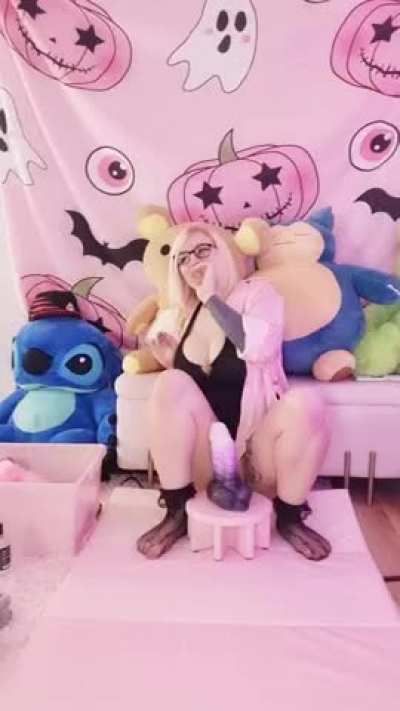 I spent nearly an hour stretching up to take the huge 13 inch girth Royal Batou from Strange bedfellas for the first time ever. My cunt felt so wrecked and I loved it!