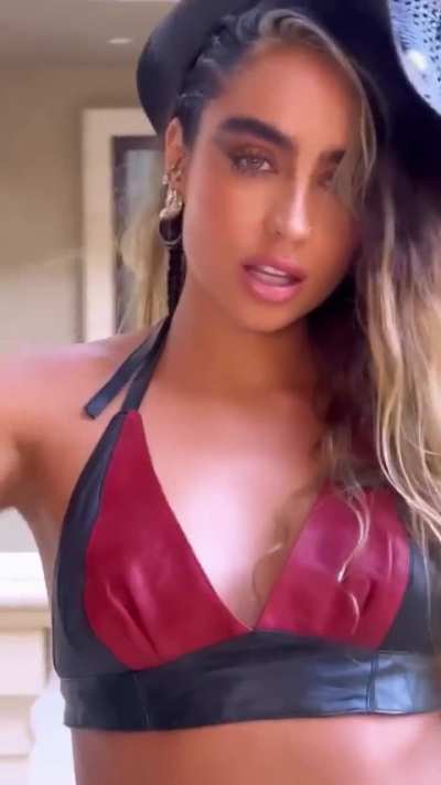Sommer Ray in motion