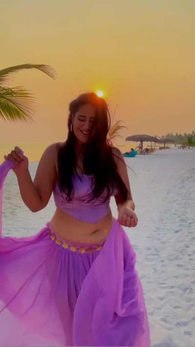 Simran Choudhary navel dance