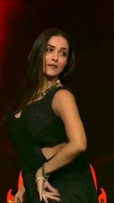 Malaika Arora twerking.Watch till end for something interesting 😂