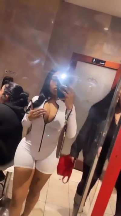 🍑🤳🏽
