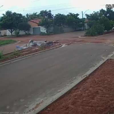 Dias desses, numa esquina brasileira...