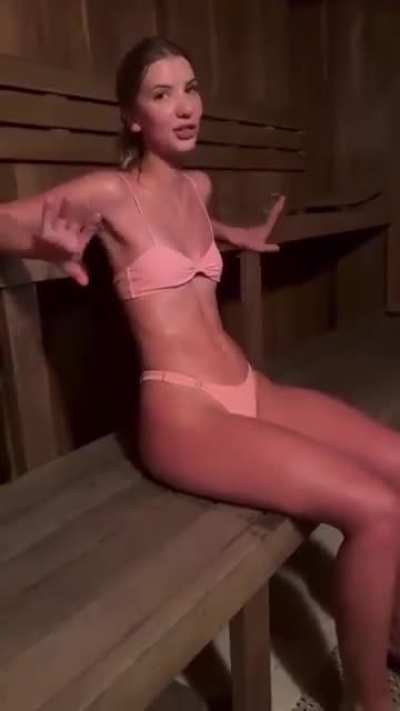 Lilly boutinela in sauna 🥵