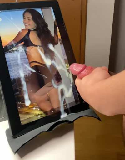 Couldn‘t stop cumming on Valkyrae‘s sexy back