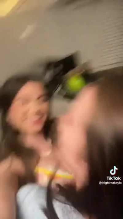 Ménage a trois lick party 🎉