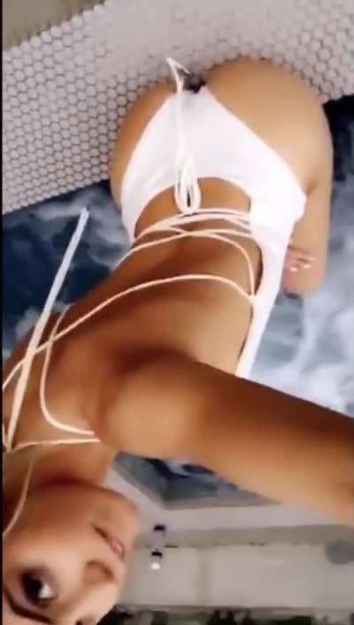 How would you rate Alissa Violet’s ass?