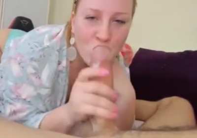 MILF plays Twister!