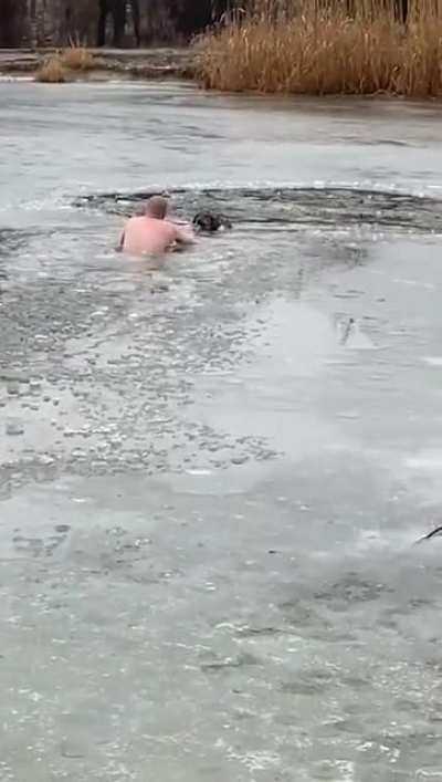 Russian guy turns into icebreaker to save dog