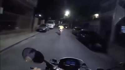 Amazing riding skills in police chase