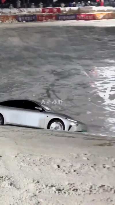 Driver skillfully drifts EV on ice in 