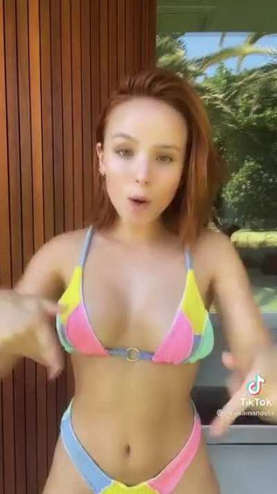 Larissa Manoela