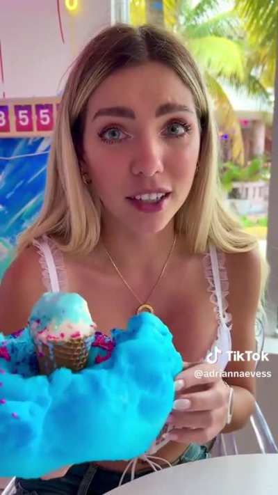 @adriannaevess