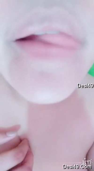 Cute Indian 🍑girl playing with her 💋sexy body