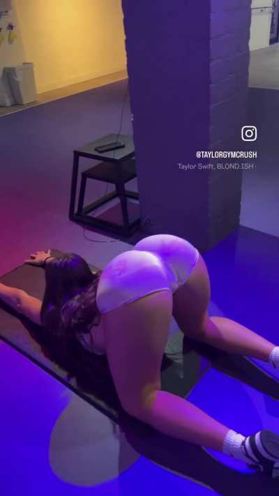 That arch!