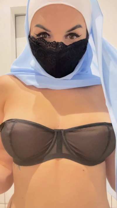 Just some bouncing boobs before the shower (OC)