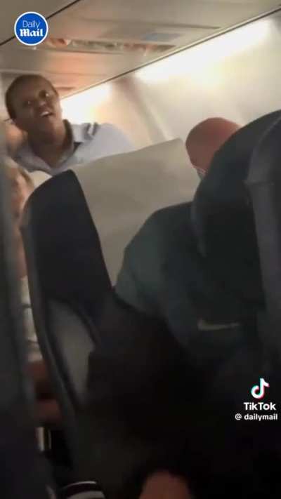 Drunk Karen Throws Drink at Flight Attendant