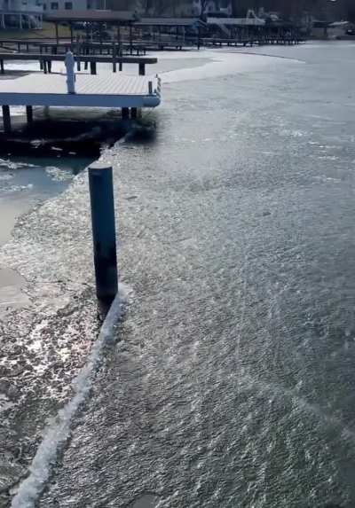 Visual illusion of piers moving, In actual water moving forward