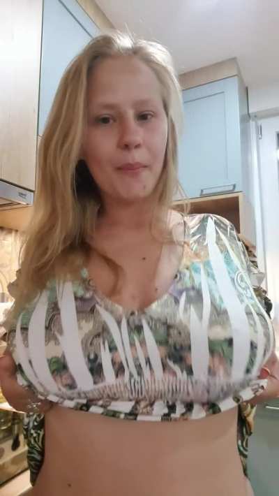#TittyDrop BING BANG!!! And welcome to the holiday Tittydrop of big boobs.