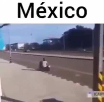 🗿