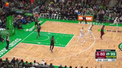 [Highlight] Jaylen Brown hits the sidestep 3 in transition to score his 30th points of the night. He has missed 2 shots all game