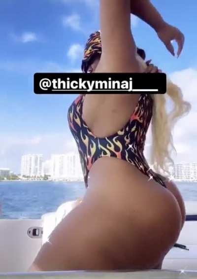 Thicky Phat Ass Friend 🍑🤤😻❤️<wbr>😍