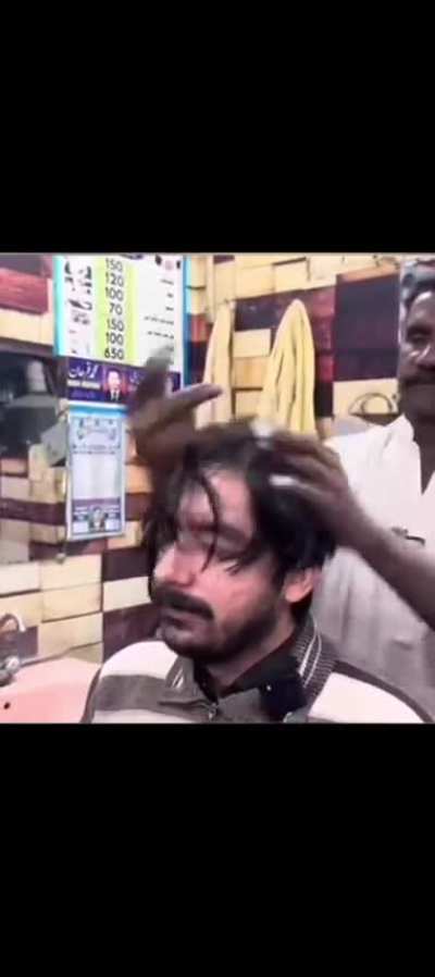 Andrezitos precisa fazer um vídeo reagindo aos cabeleireiros indianos