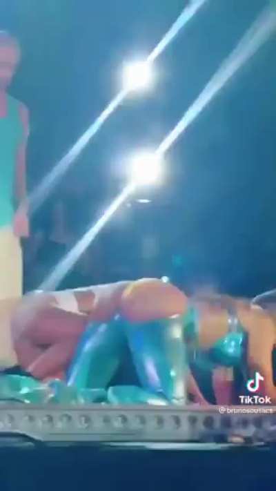 She knows how to show off that ass