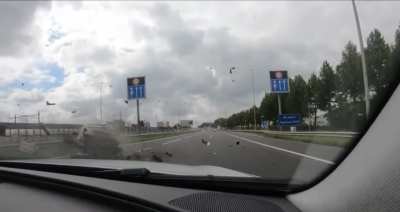 Dutch police doesn’t like fleeing suspects, ends it with big crash. Suspects arrested for attemted murder, guns found in the car