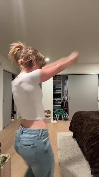 Jeans Dancing - TikTok December 2025