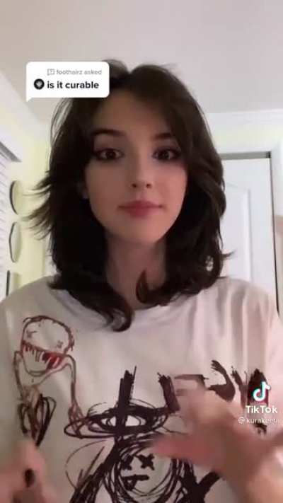 People regularly call her out for faking tics and Tourette’s syndrome. I just don’t understand what she’s trying to do here while answering question about her tics.