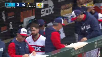 [Highlight] After the Marlins intentionally walk Benintendi with 2 outs in the 6th, Romy Gonzalez doubles home both runners to put the White Sox up 3-1