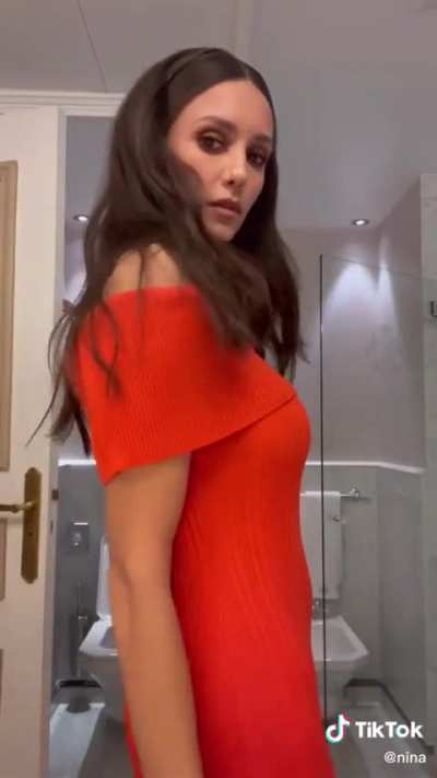 Nina Dobrev