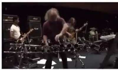 Drop in with the heavy riff!