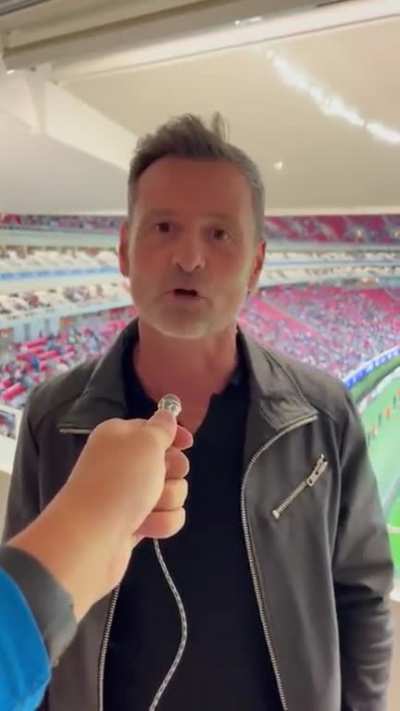 Diego Cocca thanks Chivas for their hospitality while attending their home match against Xolos.