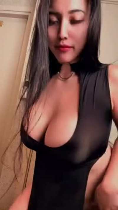 any volunteers to motorboat them?