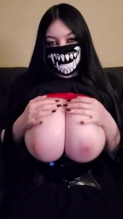 I like the way this top feels on my tits [OC]
