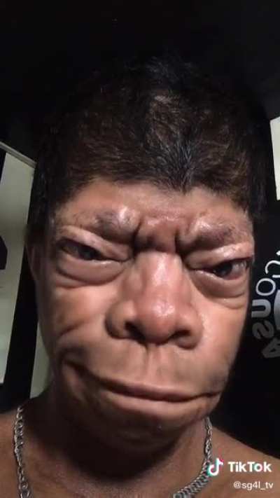 👽