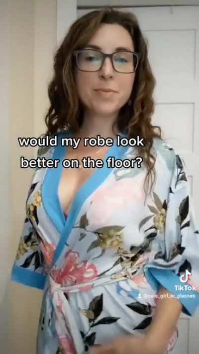 cute_girl_in_glasses