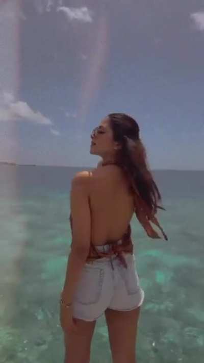 Malavika Mohanan is teasing us so much .. she is actually braless here... look at her assets shake around ..after seeing them sqeezed up in her different attires .. its fun to see them flying free ;) Maalu trying her best to remain unique from other Maldi