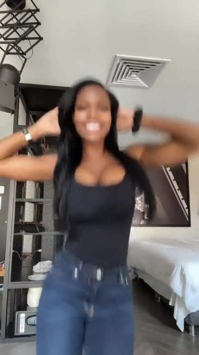 Big boobs bouncing