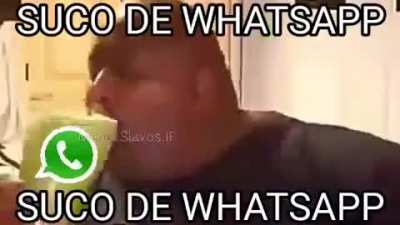 Mandando um copo de suco de whatsapp pra abençoar o grupo 👍