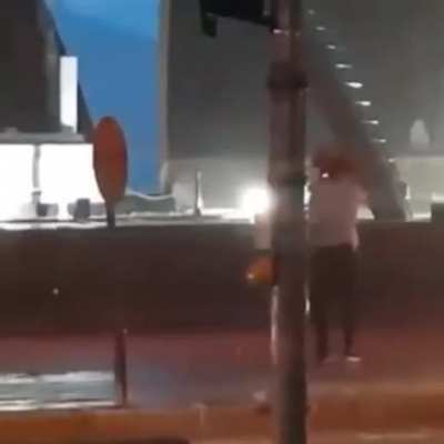 Oyuna yeni başlamış imposter herkesin önünde ventliyor