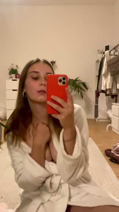 First time showing my boobs, I hope at least one person likes it 🙈