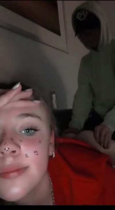 Wie kend deze chick en was der snap of heeft meer van haar dm
