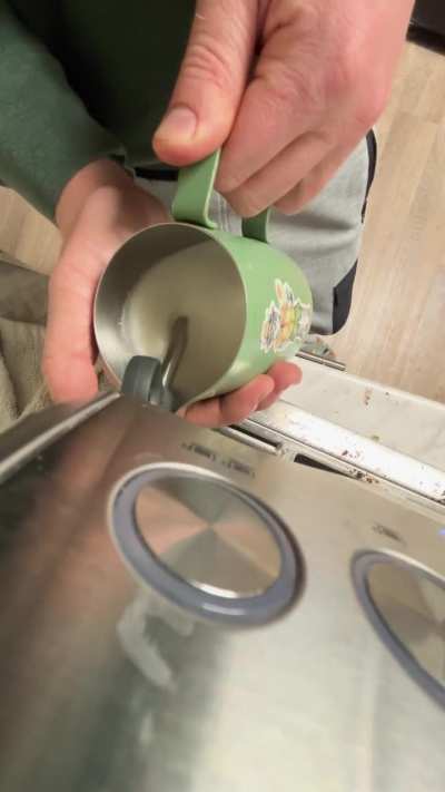 A little video of my steaming process on the Breville express.