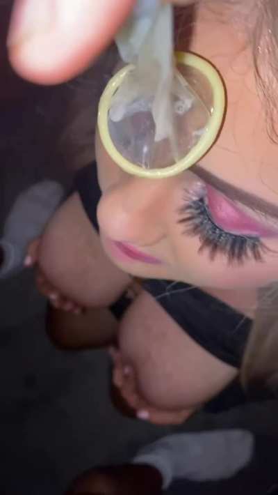 👀
