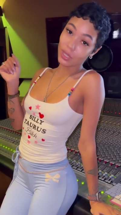 she so bad😩😩<wbr>😍😍